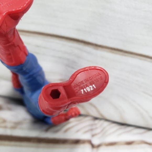 Hasbro Marvel Spiderman & Captain America Posable Action Figures 6 Inch 2015 - Picture 7 of 10